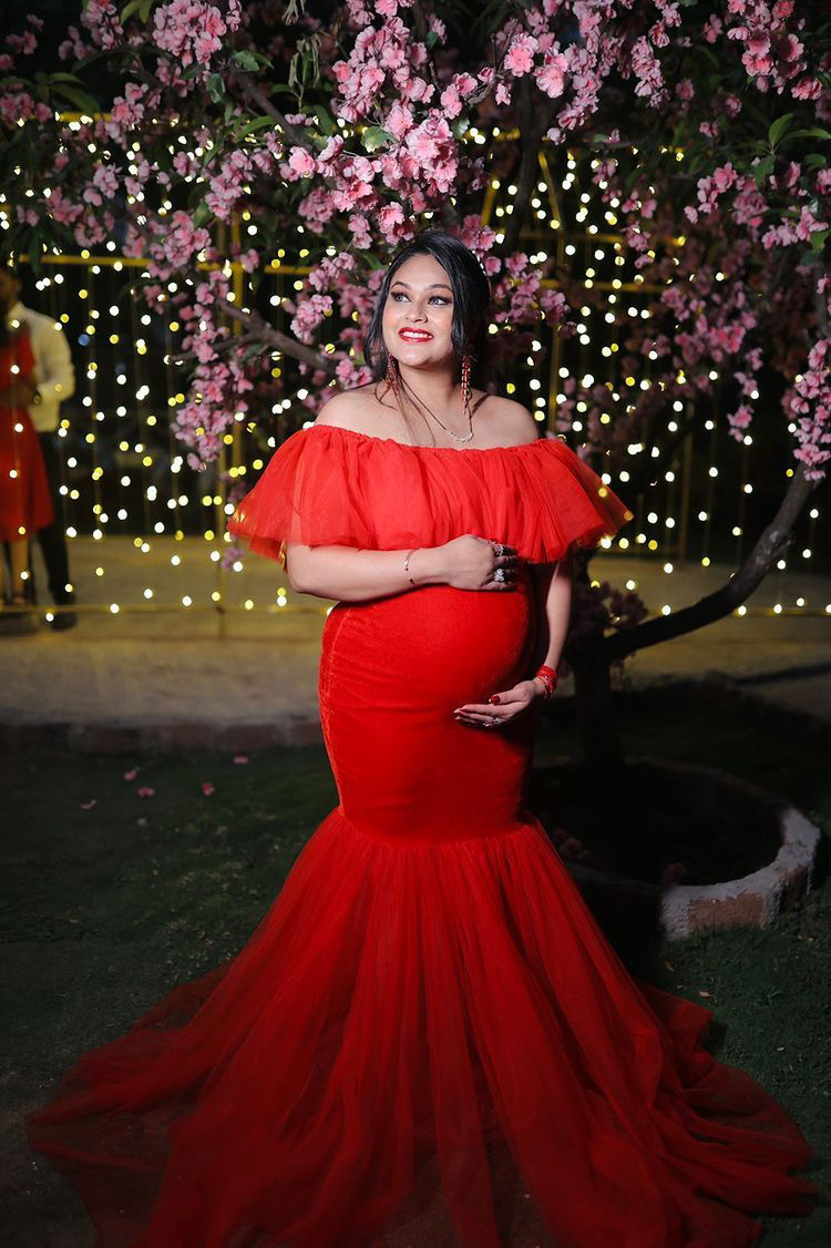 Red maternty bodycone gown