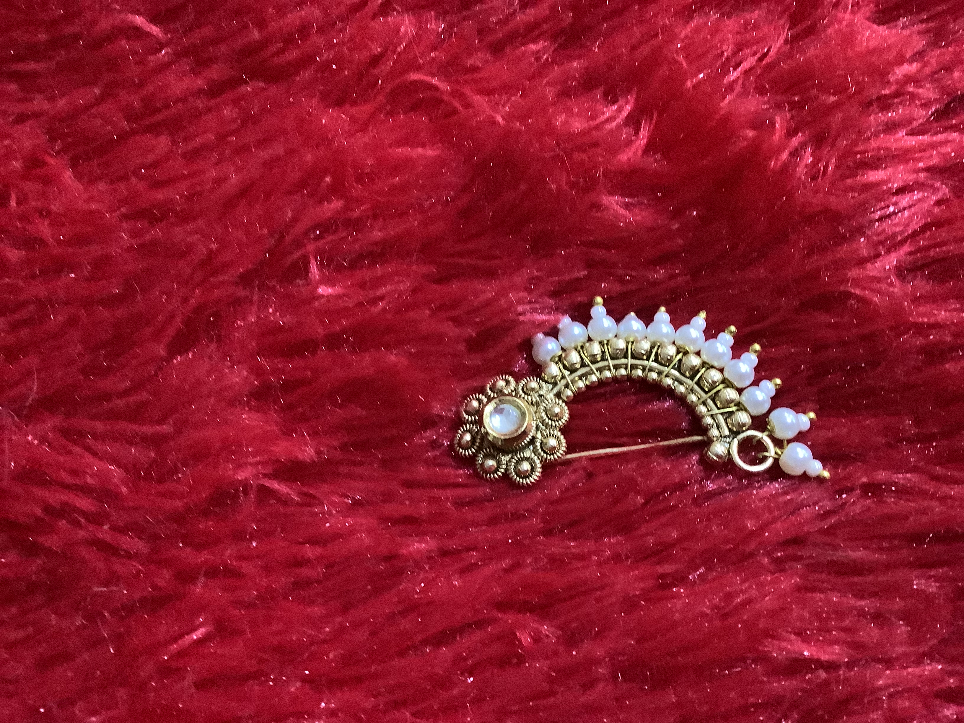 Side moti golden nose ring 