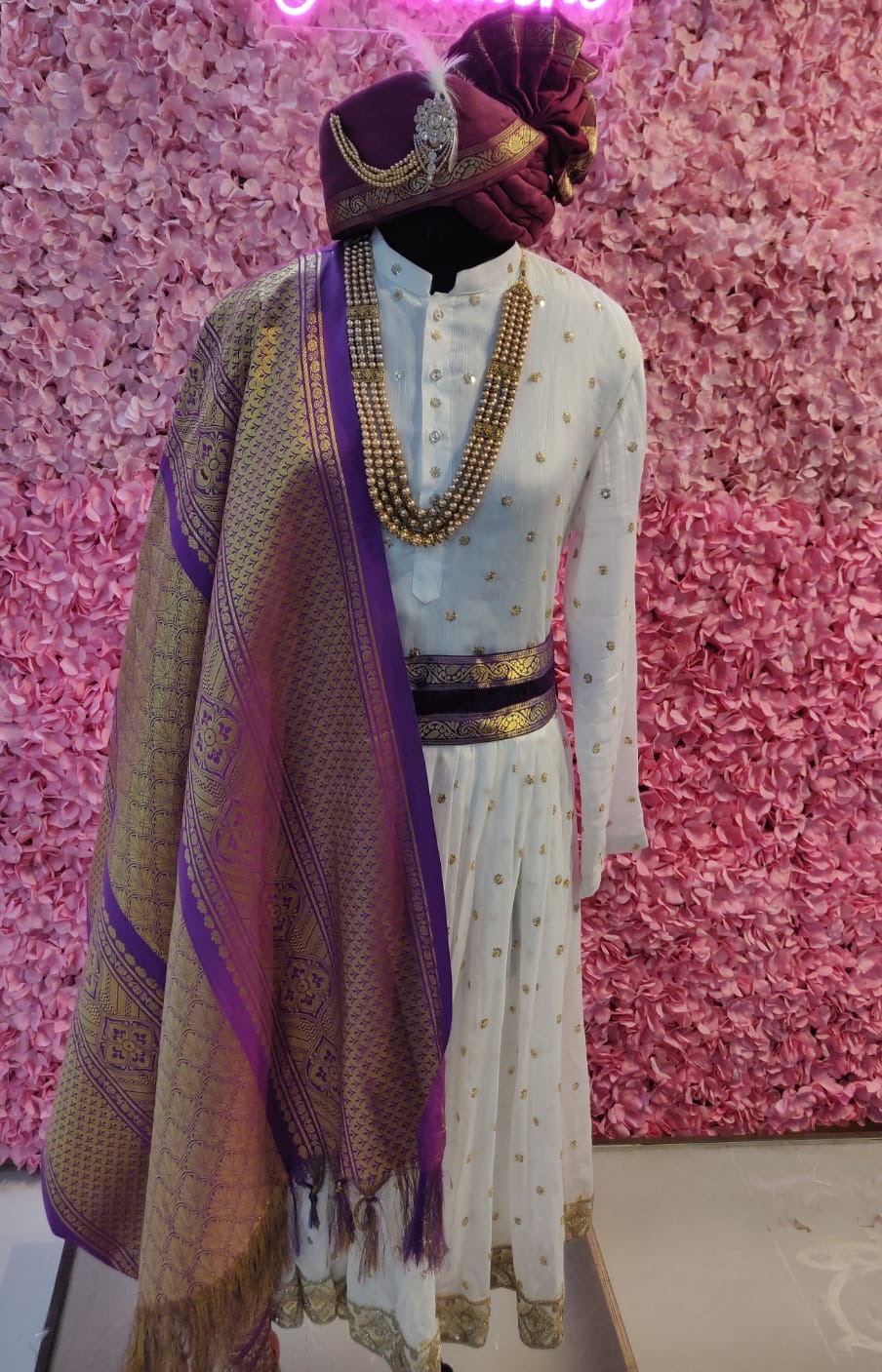 White New Maharaja pattern  40/42