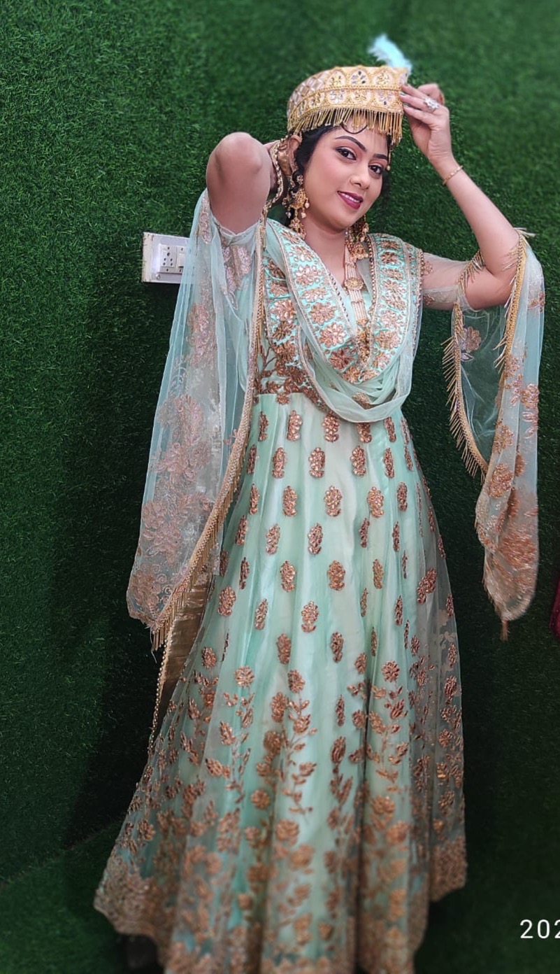 Pista Long Sleeves Gown