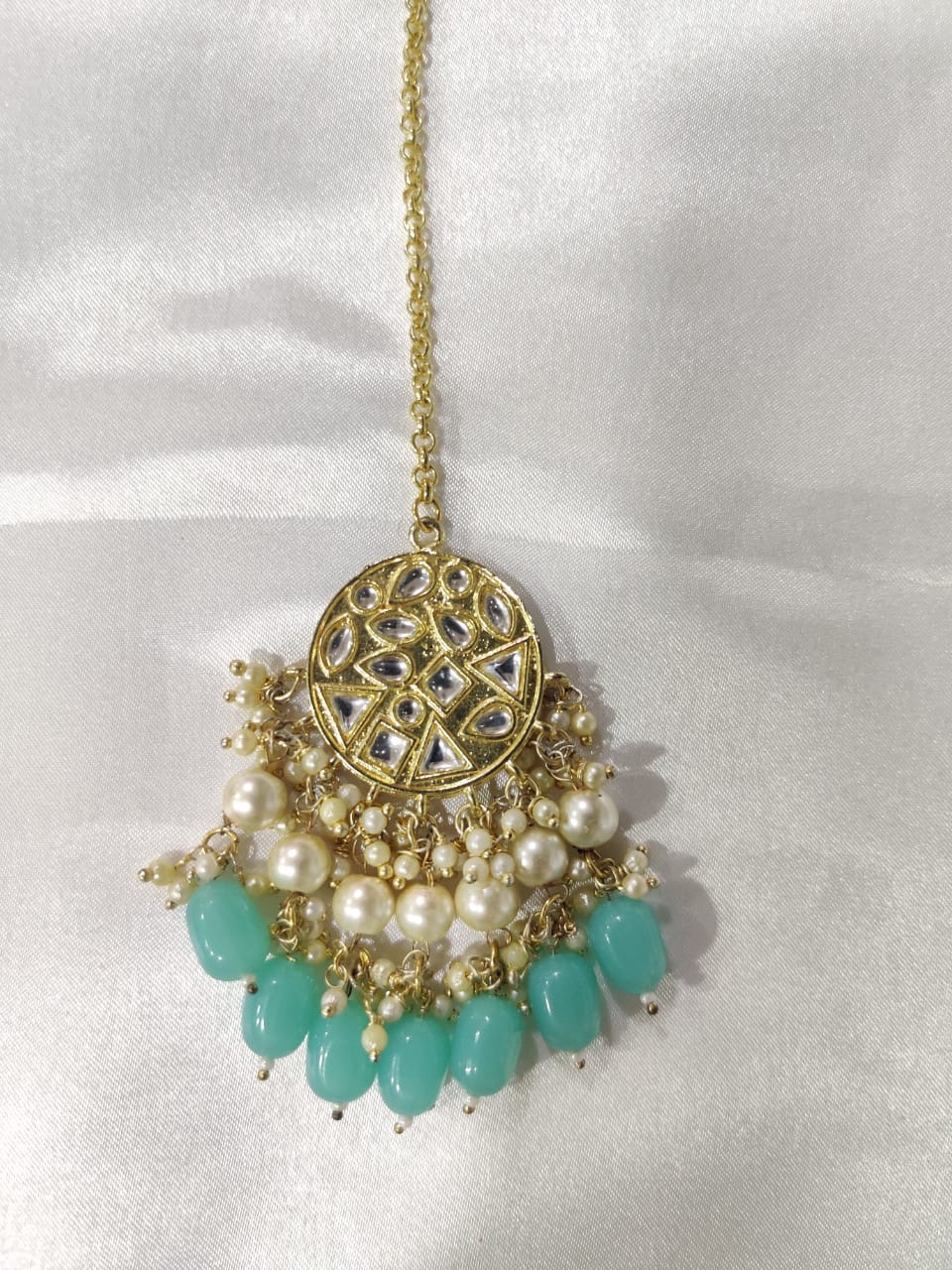 Round kundan sky blue beats bindi