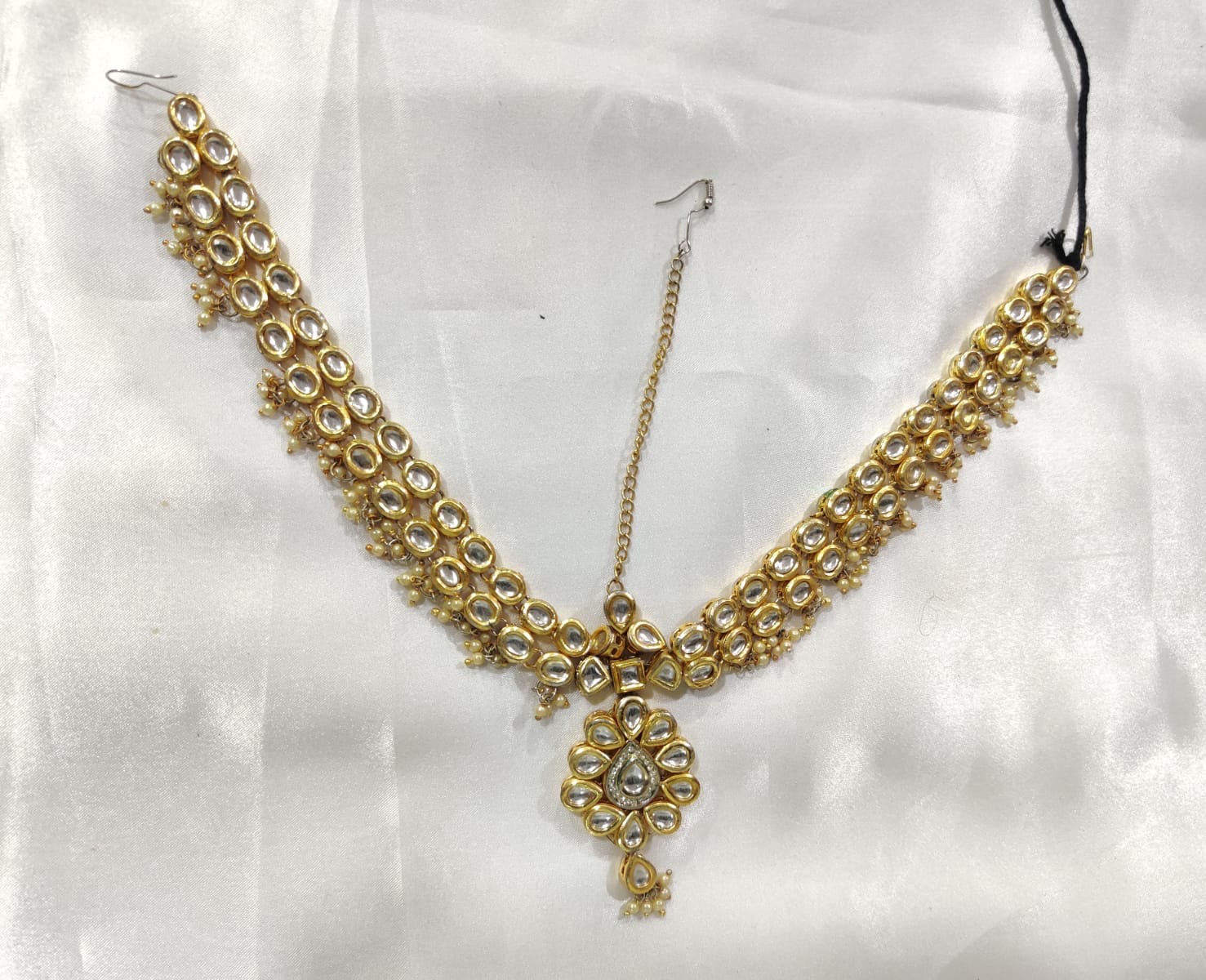 kundan shishfull mang tikka 