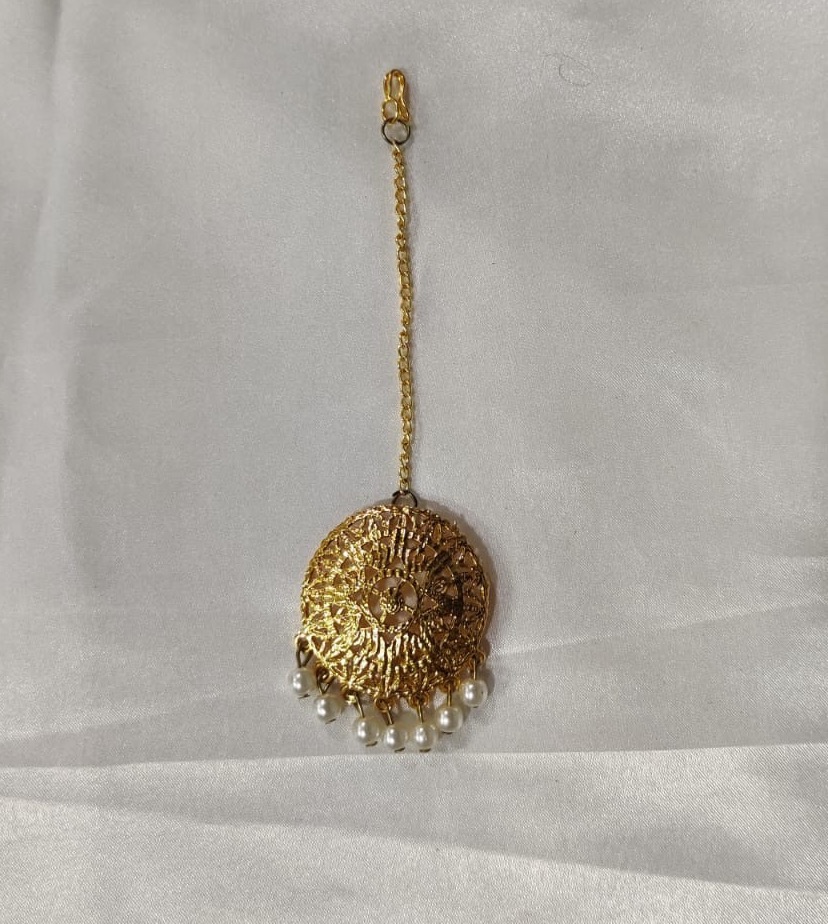 Golden Round Moti Earring 