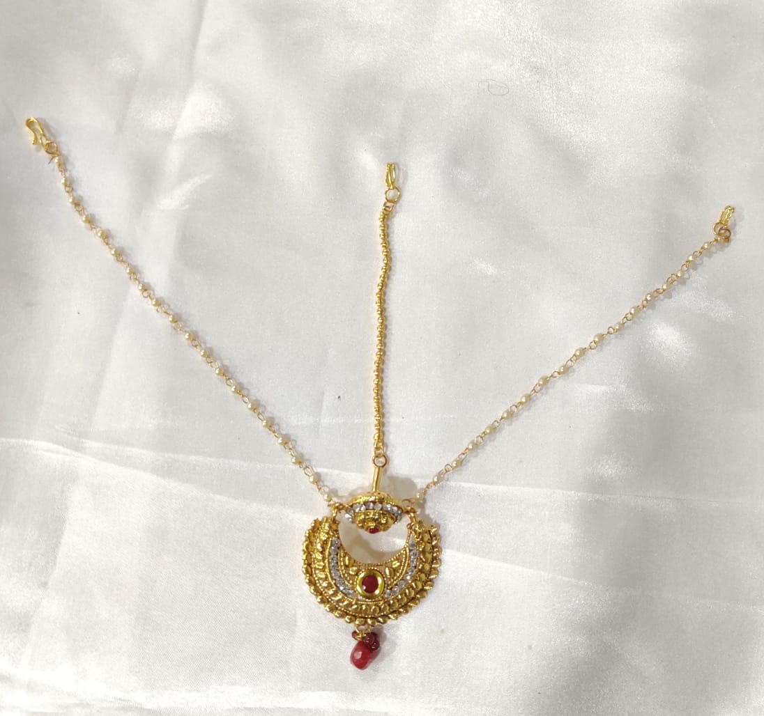 Golden Middle Round Three Layar Bindi 