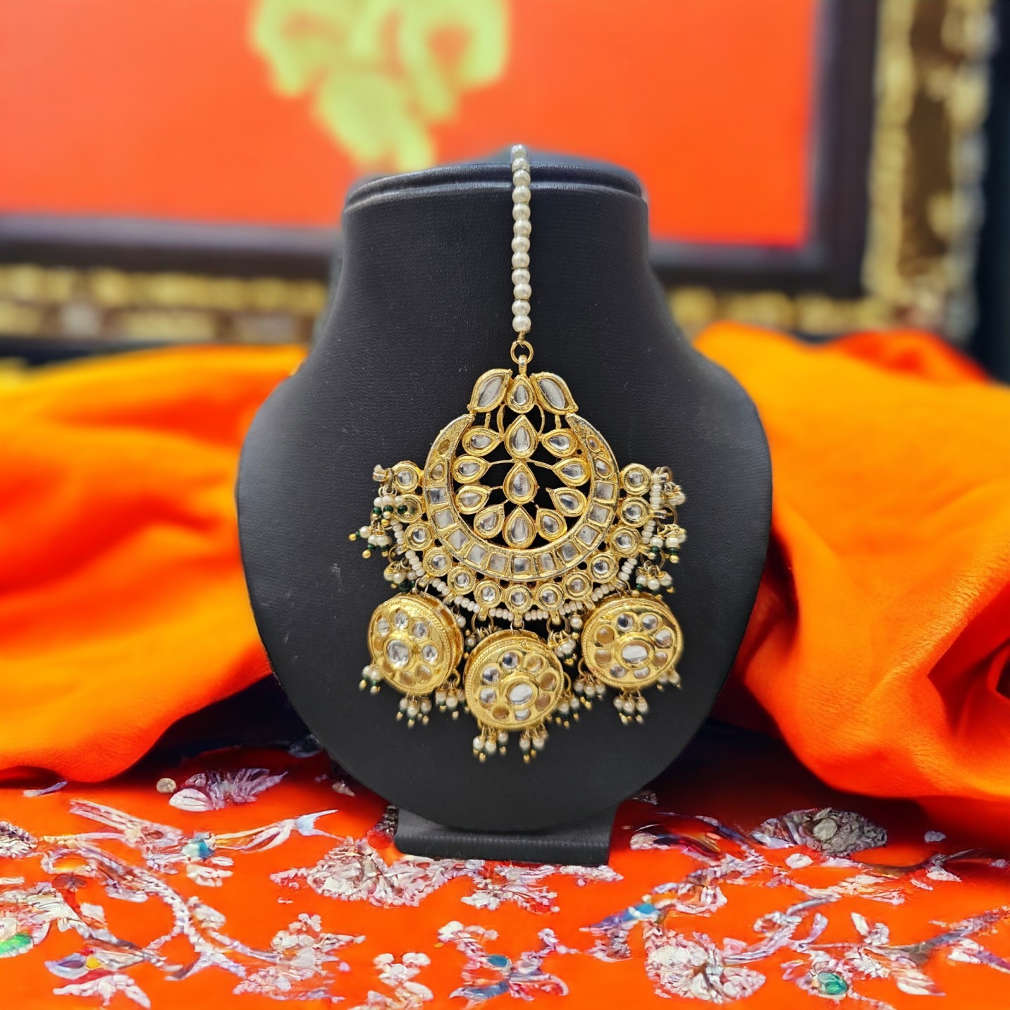 Big kundan 3 round bindi