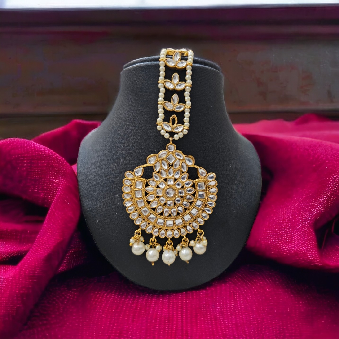 Golden Kundan Bindi 2