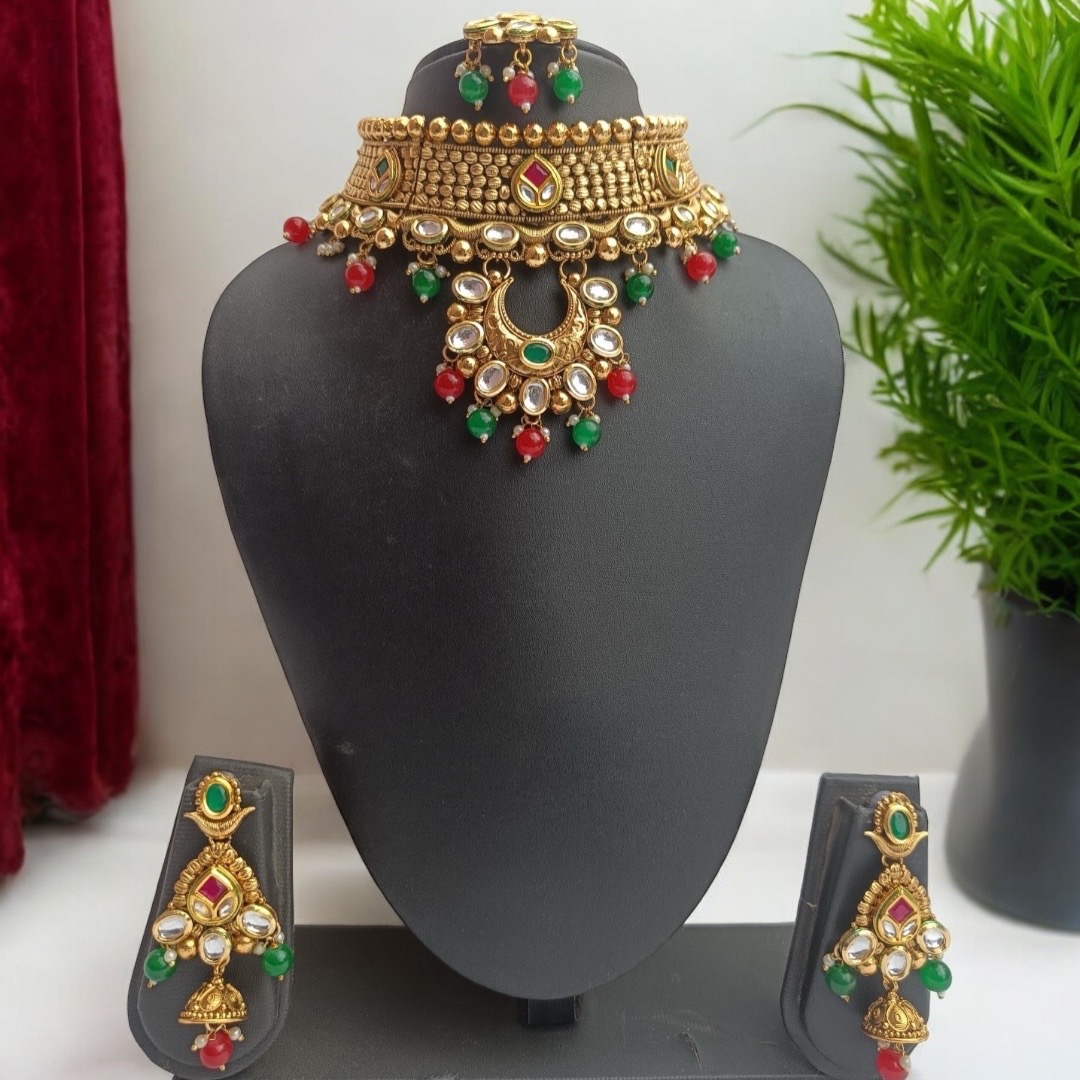 Red And Green Kundan Chokker Set 