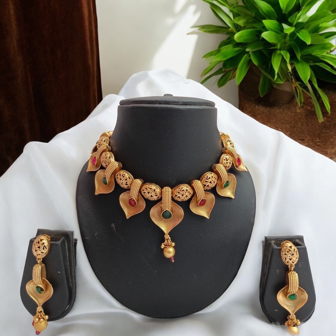 Leaf Shape Chokker Set 