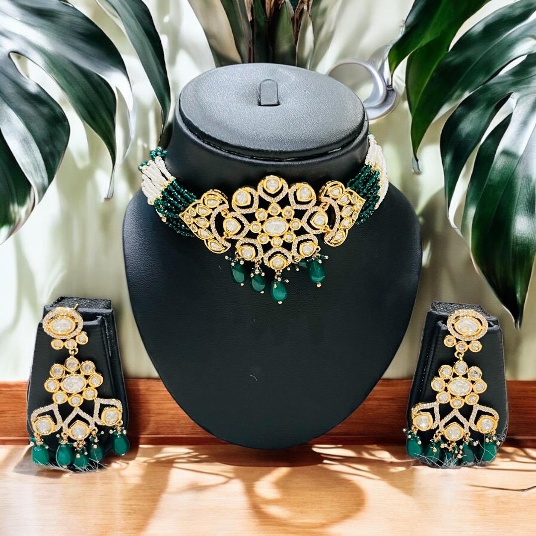 Green kundan chokar