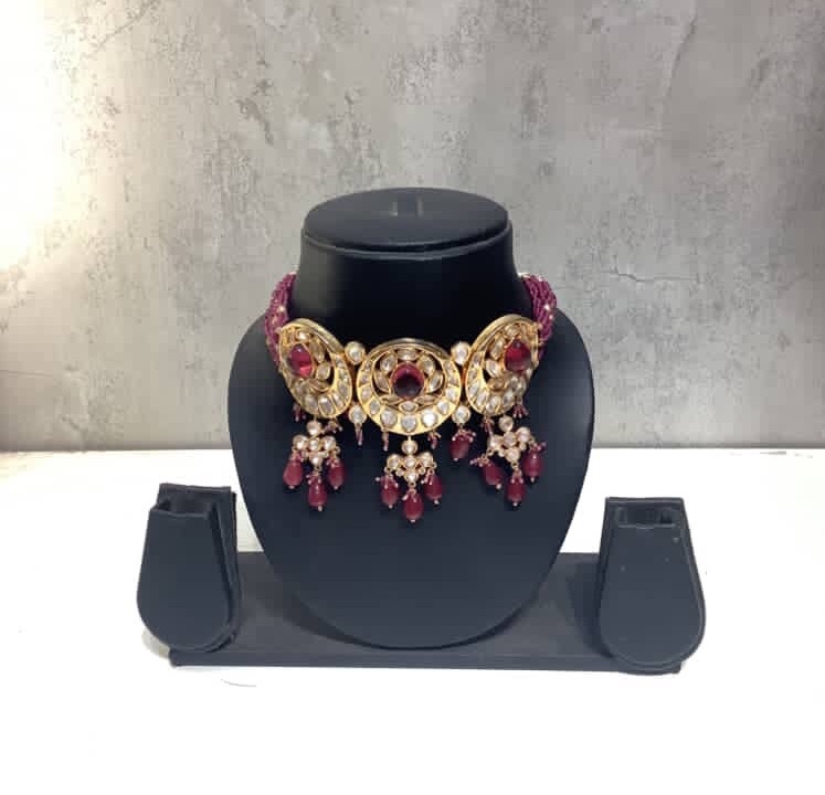 Red kundan small chokker 