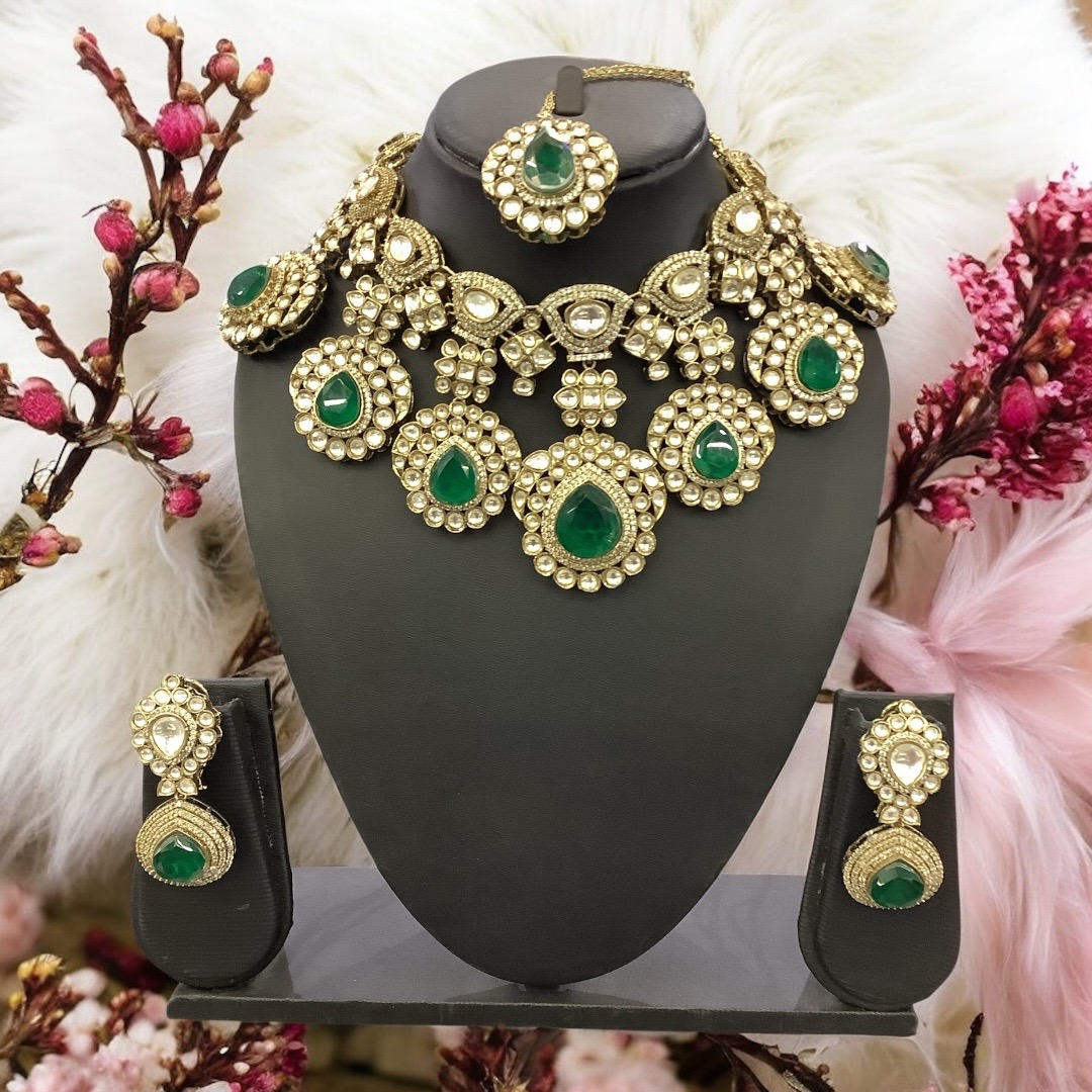 Green pachikundan set 