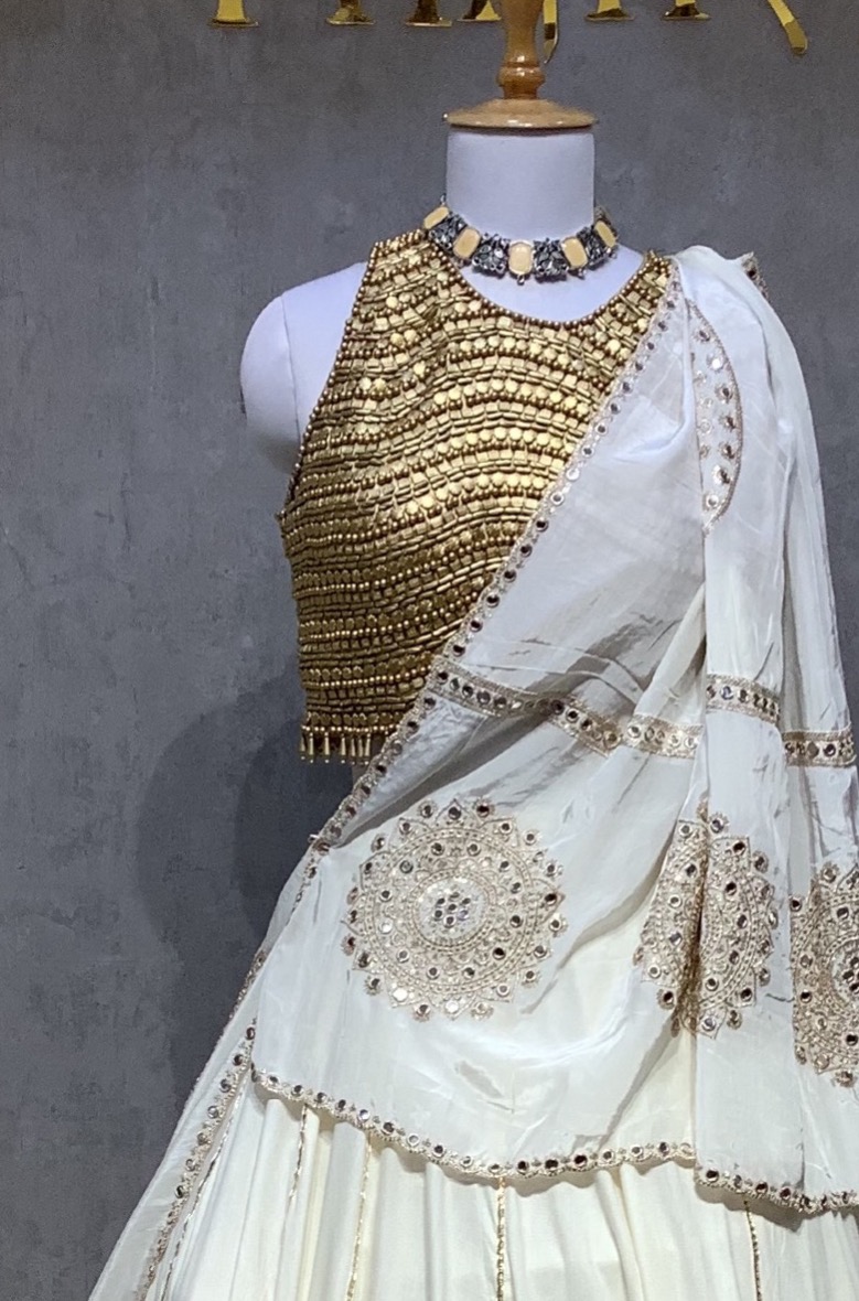 White dupatta