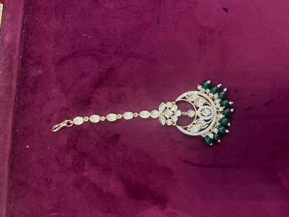 Green kundan bindi 