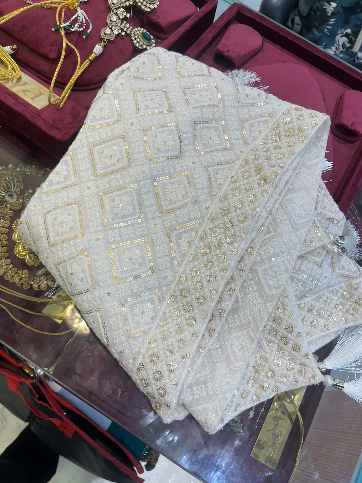 White square shela 