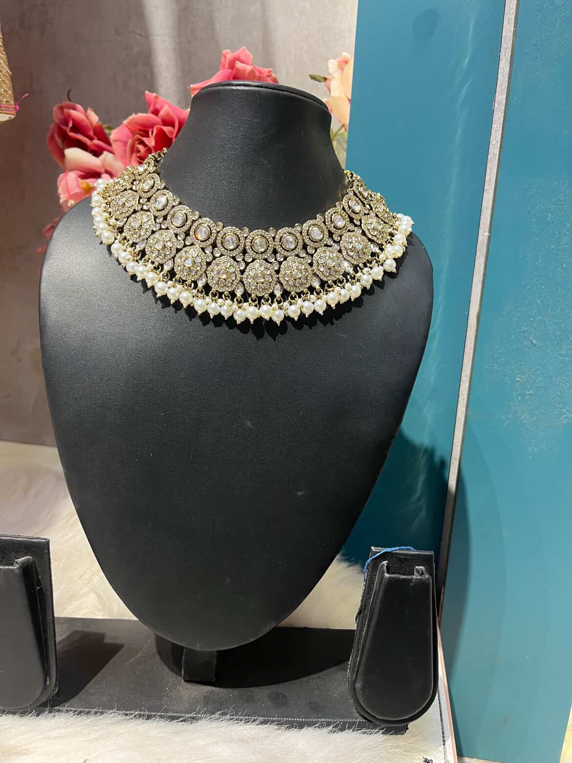 White pachi kundan set