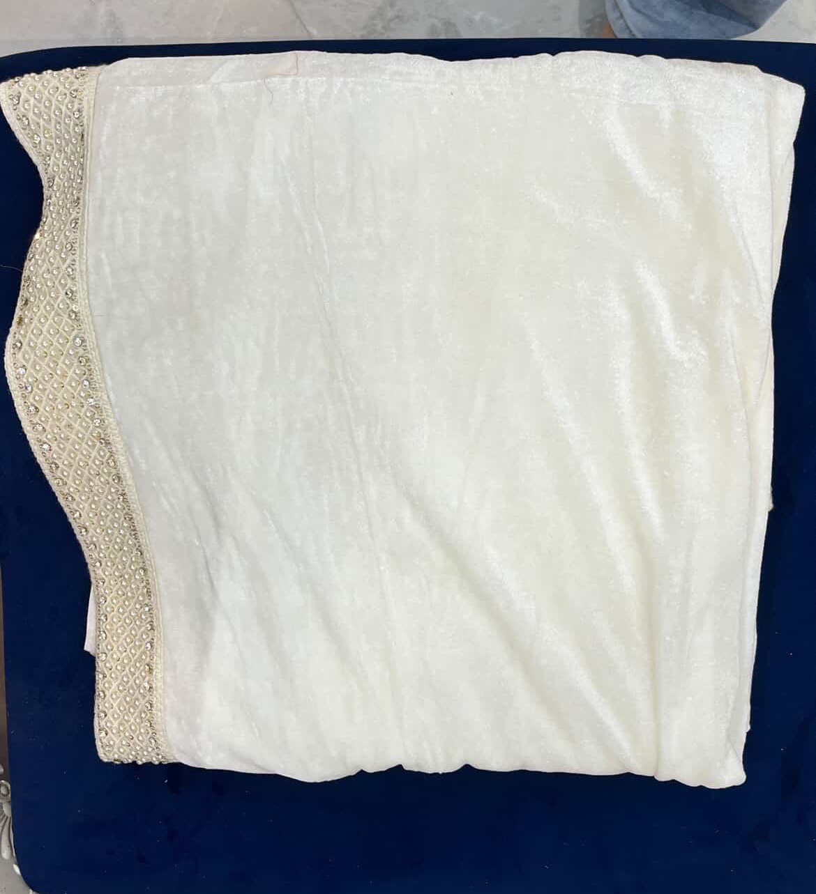 White velvet shela 
