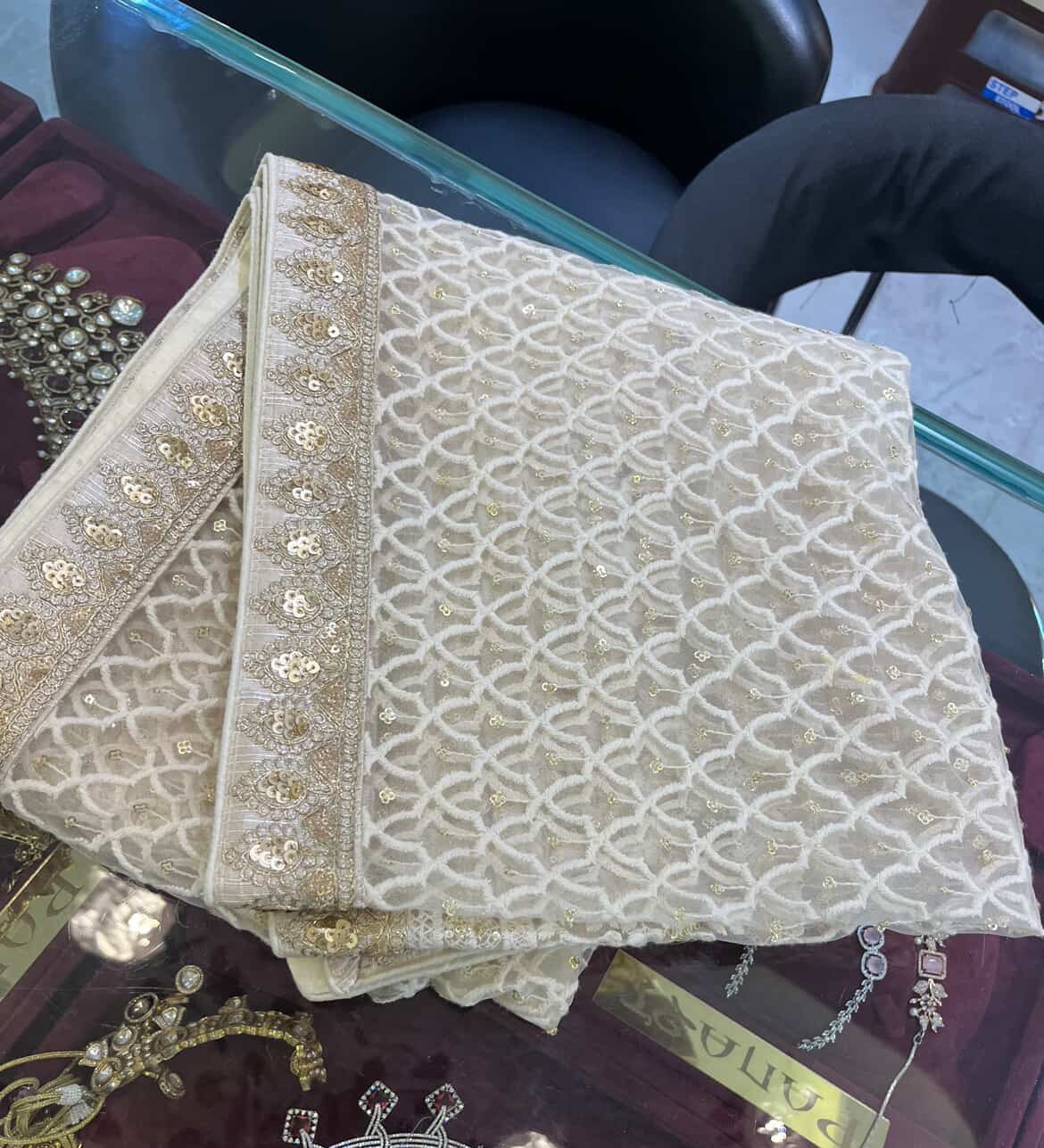 White shela 
