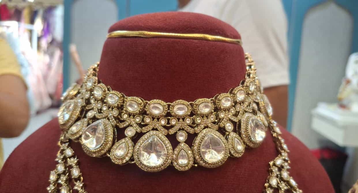 White pachi kundan set 