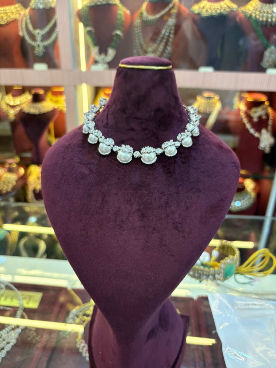 Moti ad silver set