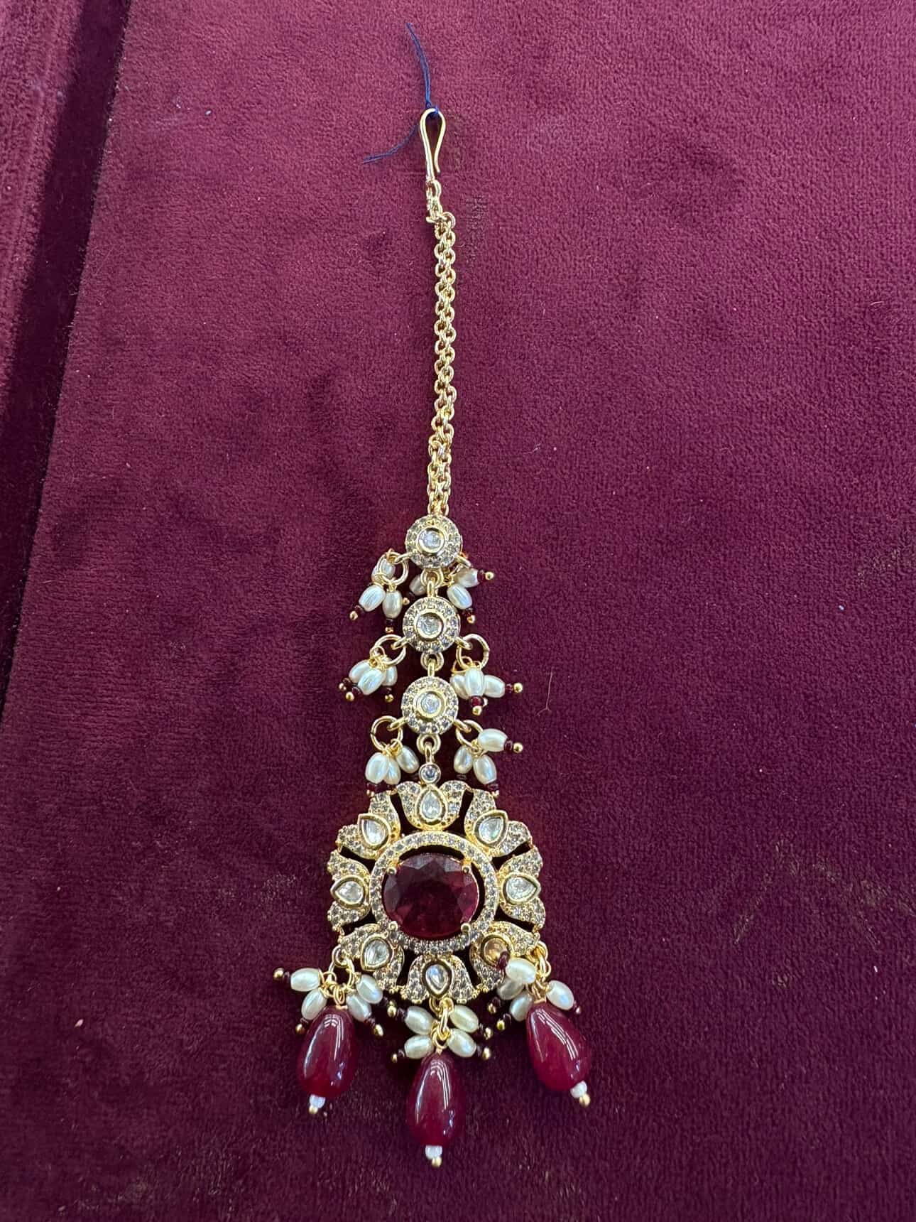 Red pachi kundan bindi