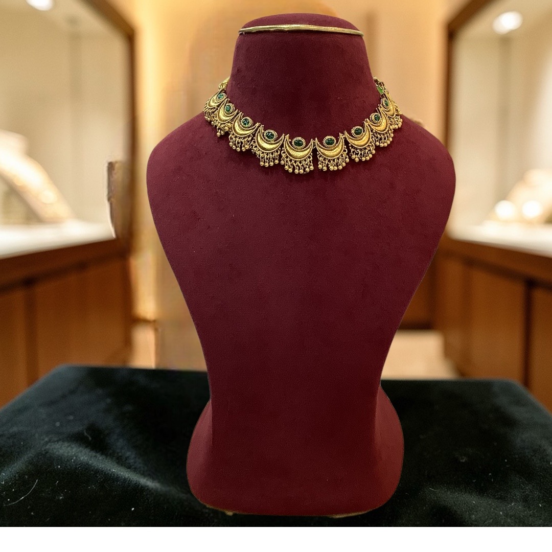 Green chandracor choker 