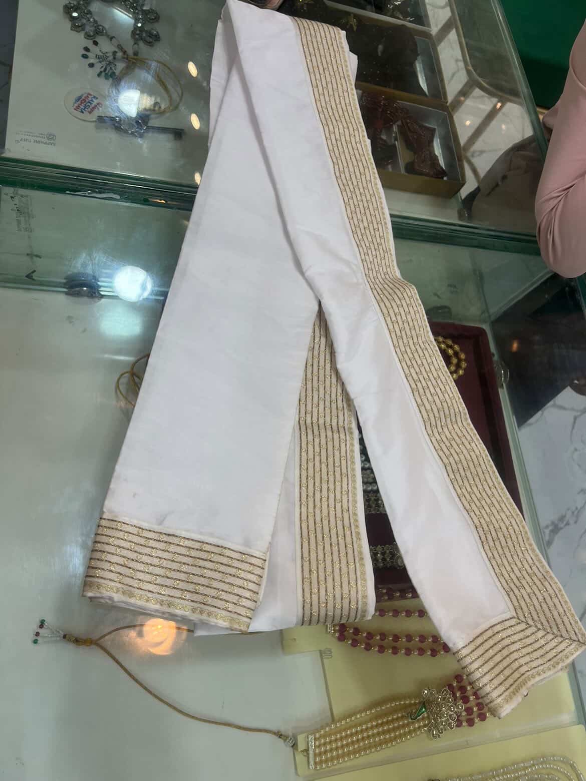 White shela 