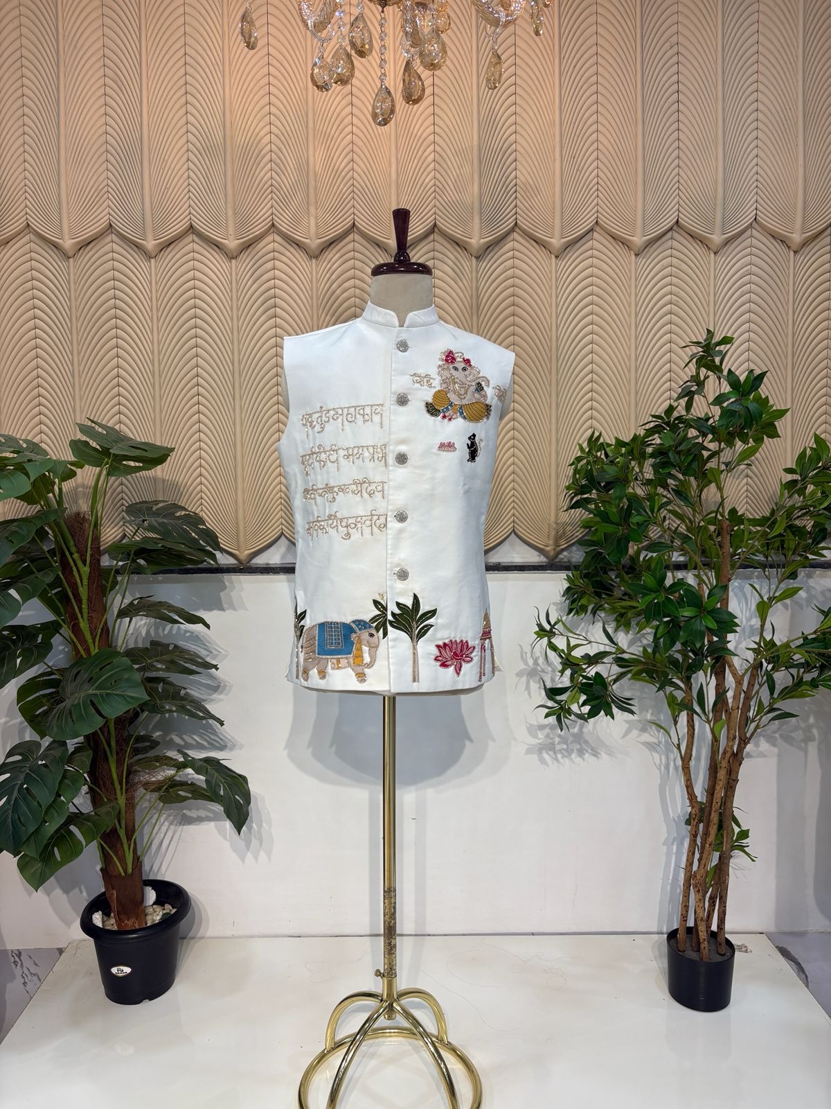 White handwork modi jacket 40