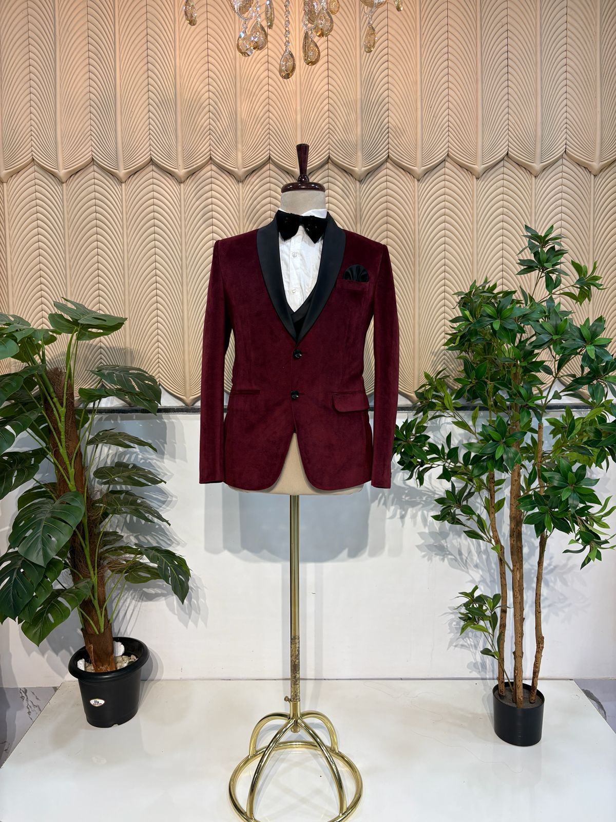 Maroon  velvet Tuxedo Blazer(38)