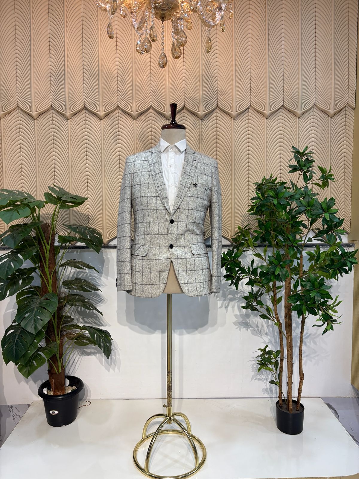 White chex blazer 38