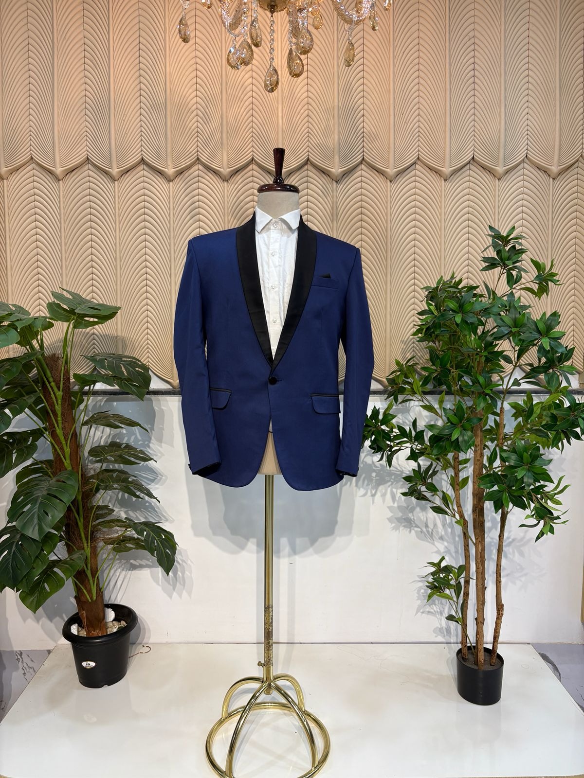 Blue tuxedo blazer (42)