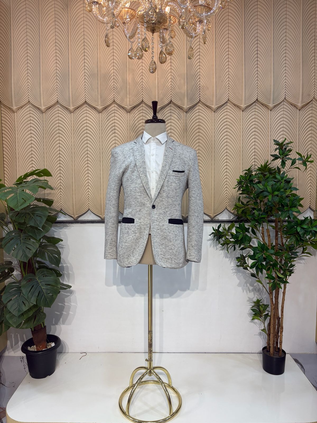white casual blue doted  blazer 42