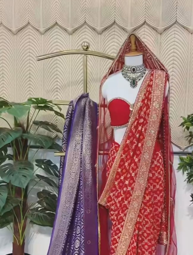 Red Bandhani saree